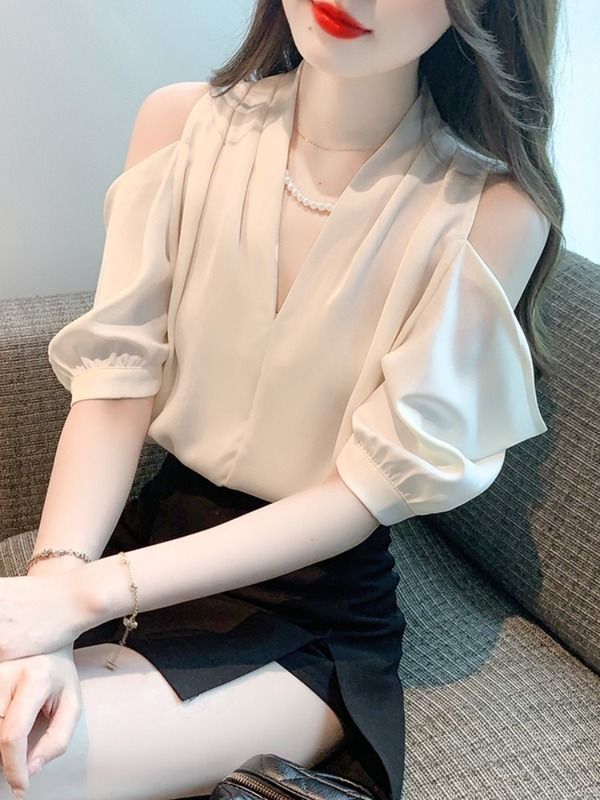 V-Neck Shoulder Shirt