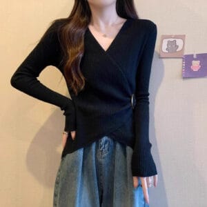 Thin V-neck Slim-fit