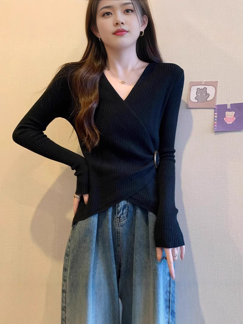 Thin V-neck Slim-fit